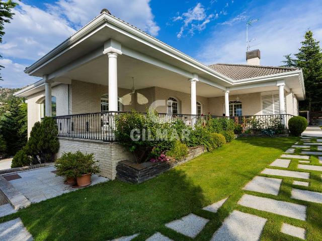 Chalet en venta en Collado Villalba, Fontenebro Altavista. En el prestigioso enclave de Fontenebro, se encuentra este magnífico chalet independiente, que ofrece una experiencia de vida únic. Chalets.