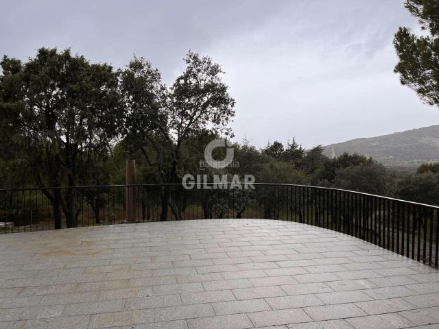 Chalet en venta en Collado Villalba, Fontenebro Altavista. En la exclusiva urbanización Dominio de Fontenebro de Collado Villalba, se encuentra este impresionante chalet independiente const. Chalets.