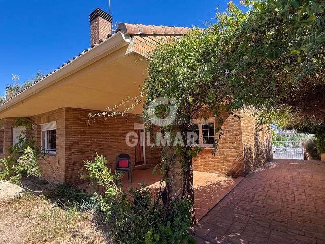 Chalet en venta en Collado Villalba, Fontenebro Altavista. Espectacular Chalet Independiente en Collado VillalbaDescubre tu hogar ideal en esta magnífica casa unifamiliar ubicada en Collado. Chalets.