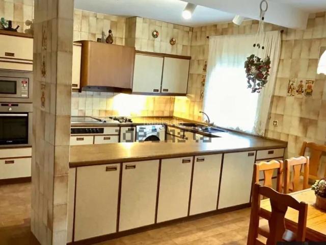 Chalet en venta en Collado Mediano. Chalet independiente con piscina propia, terreno de 1500m2 en urbanización prestigiosa. Chalets Collado.
