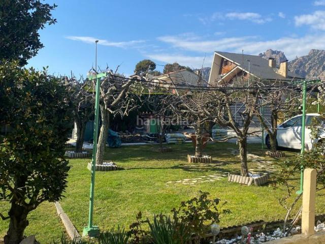 Chalet en venta en Collbató. Casa independiente con parcela de 840 m² en Collbató, a los pies de Montserrat. Chalets.
