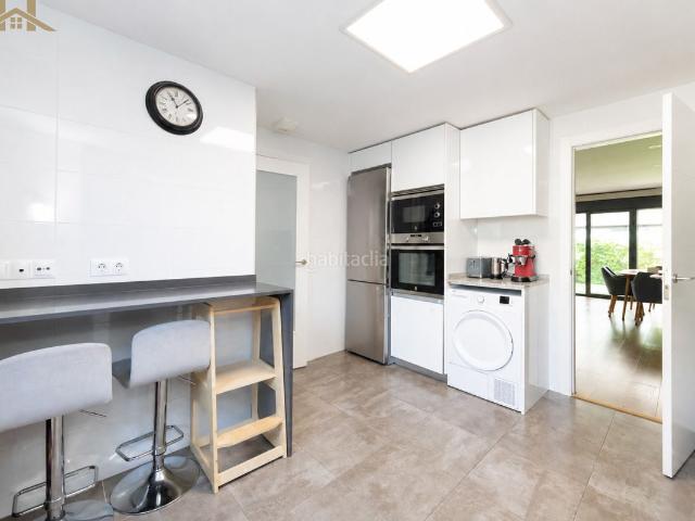 Chalet en venta en Colmenar Viejo, San Crispín La Estación Consorcio. Exclusivo chalet adosado de diseño moderno en la prestigiosa urbanización San Crispín. Chalets Colmenar.