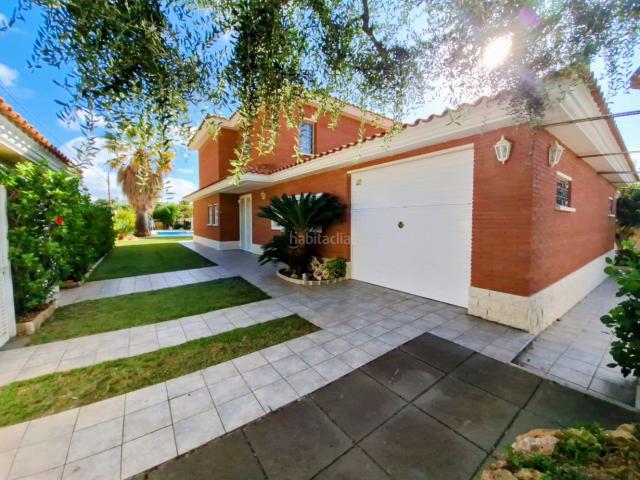Chalet en venta en Coma ruga, Els Masos Els Garrofers Costa Dorada. ¡CHALET CON GRAN JARDÍN y PISCINA!. Chalets.