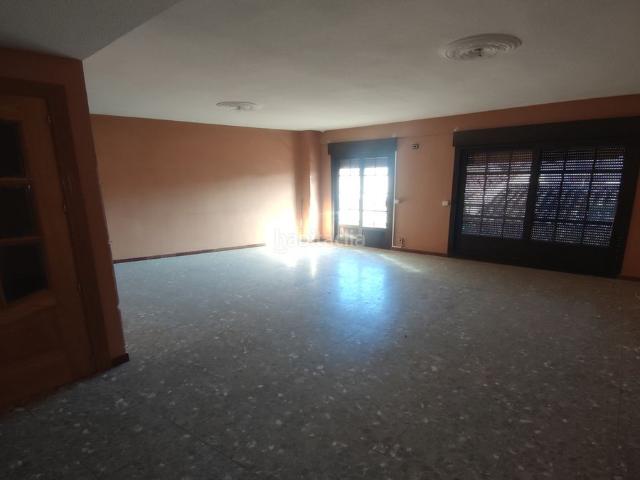 Chalet en venta en Consuegra. Gran oportunidad de comprar una vivienda en la localidad de Consuegra en Toledo. No dejes pasar esta gran ocasión de adquirir en p. Chalets.