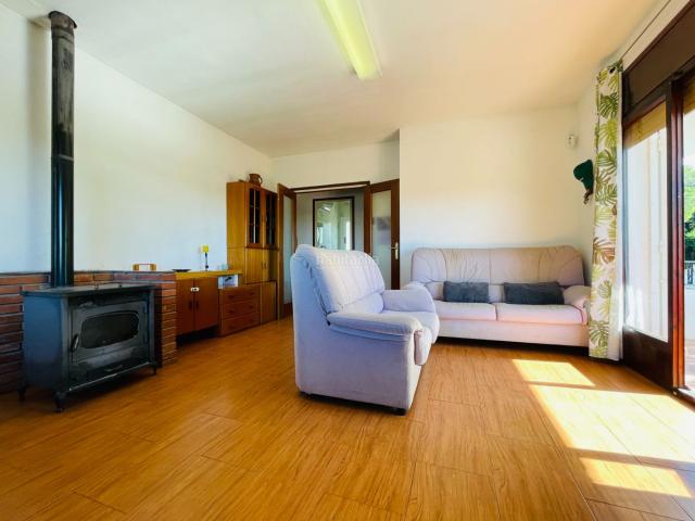 Chalet en venta en Corbera de Llobregat. CHALET DE 72M2, TERRAZA DE 27M2 Y PORCHE DE 99M2. Chalets Corbera de.