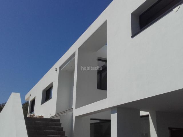 Chalet en venta en Corbera de Llobregat. SOL, VISTAS, y tu casa de autor. Chalets Corbera de.