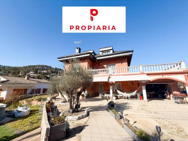 Chalet en venta en Corbera de Llobregat. REFORMADA Y GRAN CASA A 4 VIENTOS. Chalets Corbera de.