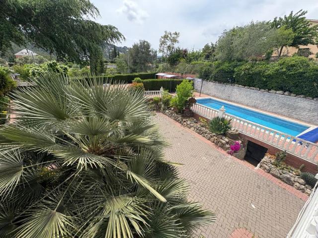 Chalet en venta en Corbera de Llobregat. Tu refugio de tranquilidad, espacio y tecnología a 5 min de Corbera. Chalets Corbera de.