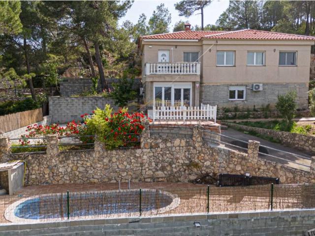 Chalet en venta en Corbera de Llobregat. VEA EL TOUR VIRTUAL 3D EN 4K Y EL VIDEO AEREO CON UN DRON. Chalets Corbera de.