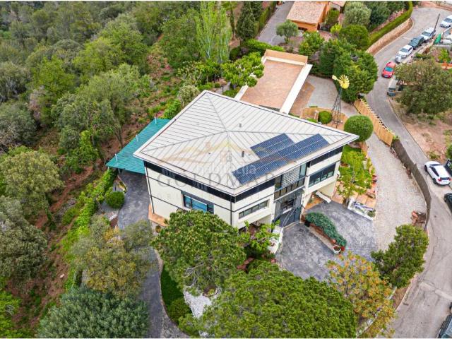 Chalet en venta en Corbera de Llobregat. VEA EL TOUR VIRTUAL 3D EN 4K. Chalets Corbera de.