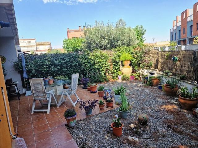 Chalet en venta en Corbins. Casa adosada esquinera en Corbins. Chalets.