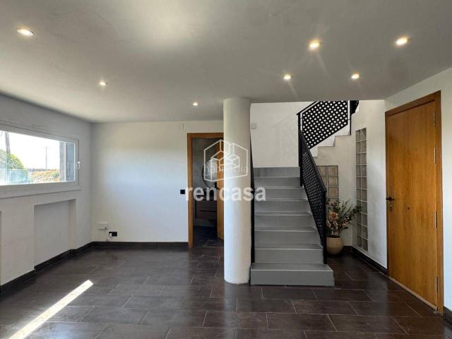 Chalet en venta en Corbins. Casa reformada con patio, terraza y garaje para dos coches en Corbins. Chalets.