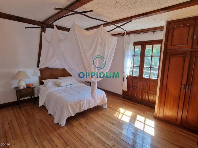 Chalet en venta en Corgo O. Chalet independiente en Urbanización Santa Mariña, O Corgo, Lugo 342 m2 y parcela de 3.150 m2. Chalets Corgo.