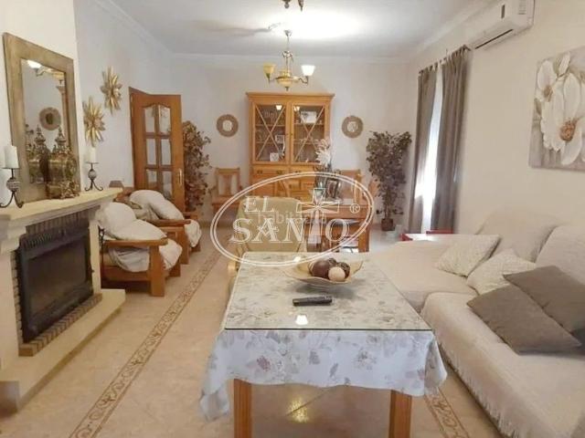 Chalet en venta en Córdoba, El Higuerón. CHALET, 4 HBT. 2 WC. PISCINA, ZONAS VERDES. Chalets.