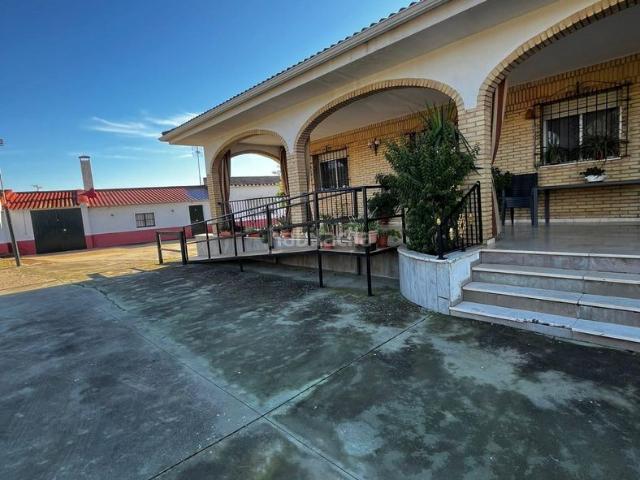 Chalet en venta en Córdoba, El Higuerón. Magnífica Finca en El Nuevo Higuerón, Córdoba Espacio y Comodidad a tu Alcance. Chalets.