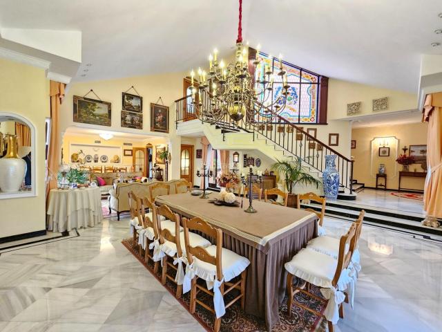 Chalet en venta en Córdoba, Santa Rosa Valdeolleros. IMPRESIONANTE CHALET EN EL BRILLANTE. Chalets.