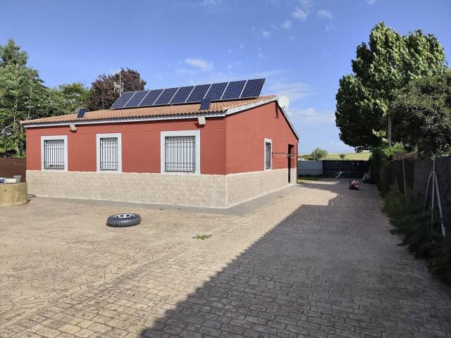 CHALET EN VENTA EN CORIA. REF. 1915