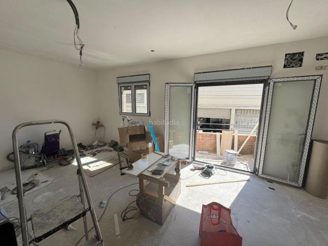 Chalet en venta en Cornellà de Llobregat, Almeda El Corte Inglés. CASA TOTALMENTE REFORMADA CON GARAJE Y GRAN TERRAZA SOLÁRIUM. Chalets Cornellà de.