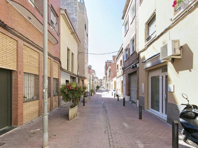 Chalet en venta en Cornellà de Llobregat, Almeda El Corte Inglés. Solvia Inmobiliaria Casa Cornellà de Llobregat. Chalets Cornellà de.
