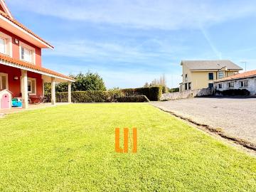 Chalet en venta en Coruña A, Elviña A Zapateira. Chalet con amplia parcela y excelentes vistas al mar. Chalets Coruña.