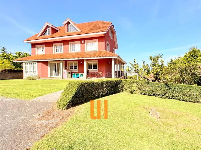 Chalet en venta en Coruña A, Elviña A Zapateira. Chalet con amplia parcela y excelentes vistas al mar. Chalets Coruña.