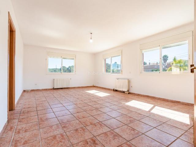 Chalet en venta en Catllar El. Chalet unifamiliar en una planta con piscina y 1.060 m² de parcela. Chalets Catllar.