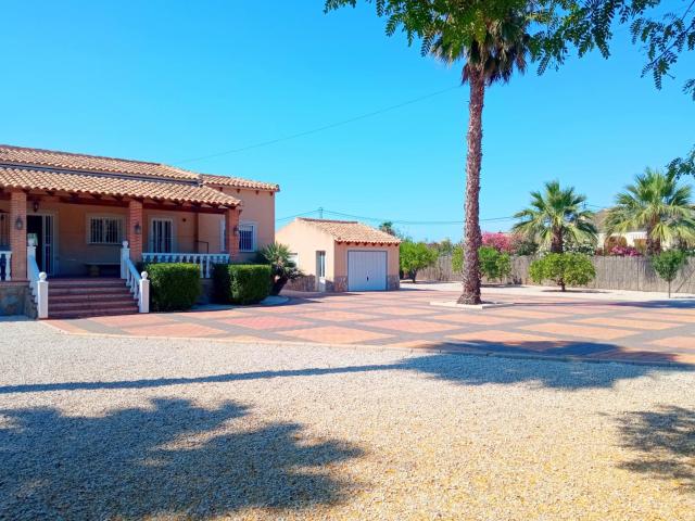Chalet en venta en Catral Alicante