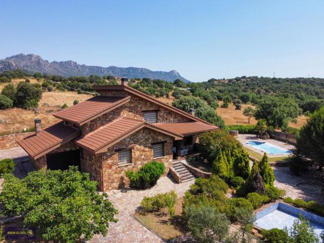 Chalet en venta en Cabanillas de la Sierra. Chalets Cabanillas de la.