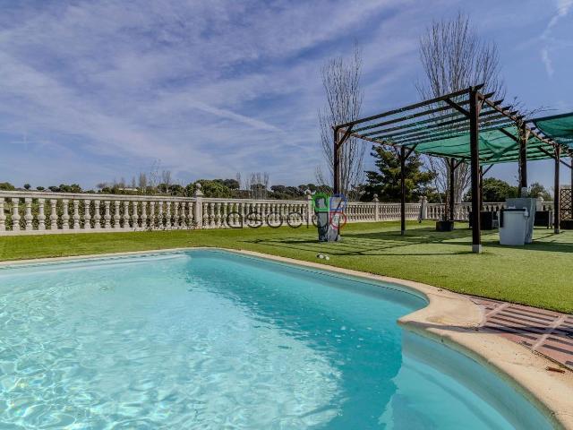 Chalet en venta en Cabanillas del Campo. Chalet en campo de golf con parcela amplia. Chalets Cabanillas del.