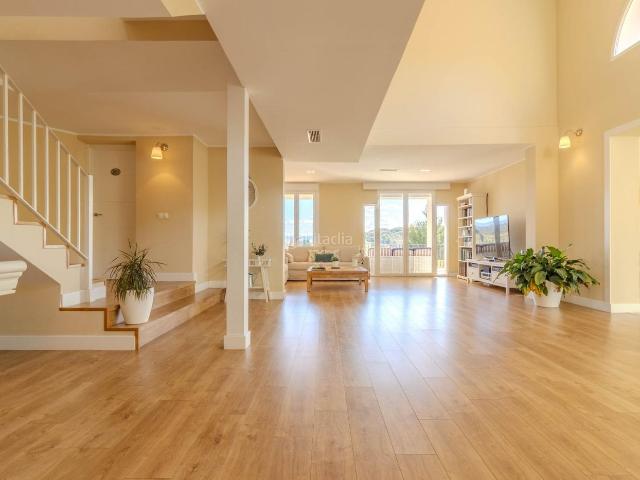Chalet en venta en Cabanillas del Campo. EXCLUSIVO CHALET DE LUJO EN CABANILLAS, JUNTO AL GOLF CON PISCINA UNA PARCELA DE 1450M2!. Chalets Cabanillas del.