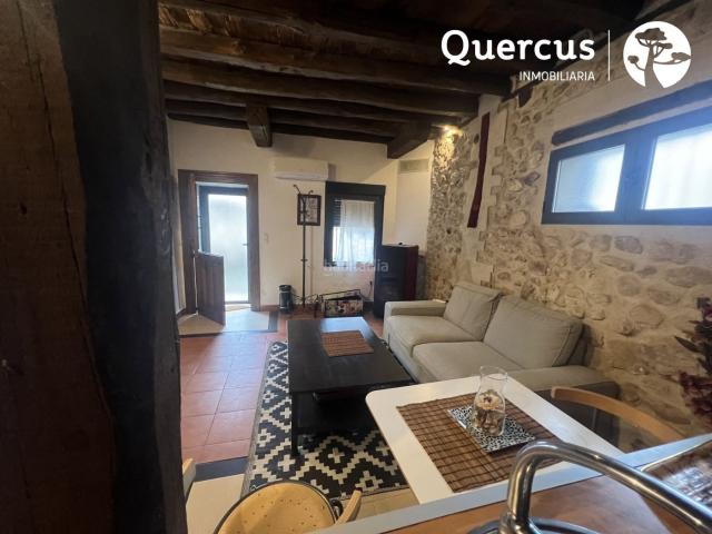 Chalet en venta en Cabañas de Polendos. Casa Individual en Cabañas de Polendos, actualmente como casa rural en funcionamiento. Consta de un dormitorio y un baño y un Jac. Chalets Cabañas de.