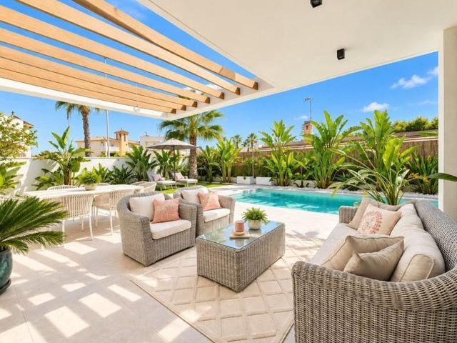 Chalet en venta en Cabo Roig, Alicante Costa Blanca