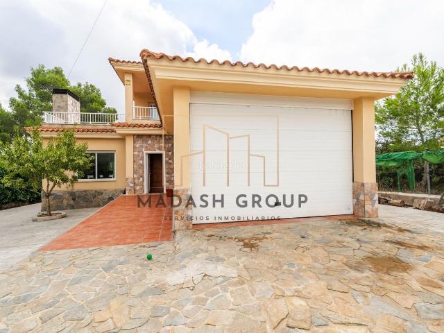 Chalet en venta en Cabra del Camp. Casa con jardín, porche y terrazas solárium en Mas del Plata, Cabra del Camp. Chalets Cabra del.
