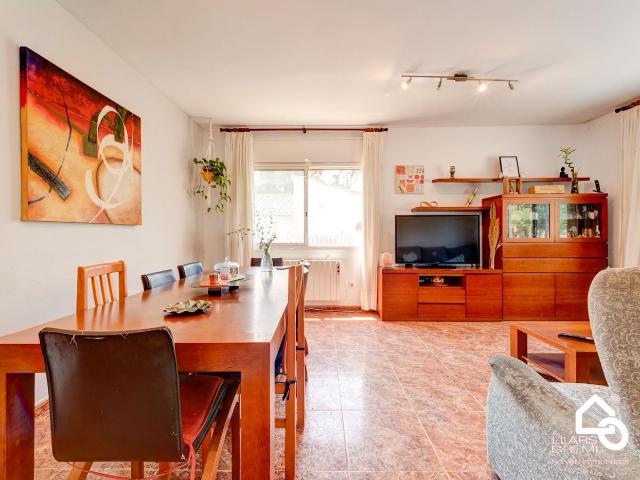 Chalet en venta en Cabrera d´Anoia. VENTA CHALET EN CABRERA DANOIA ZONA CAN ROS 4 HABITACIONES, GARAJE Y JARDÍN!. Chalets Cabrera.