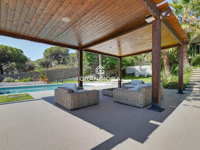Chalet en venta en Cabrera de Mar. Villa de Alto Lujo con 5 Suites, Piscina, Ascensor y Vistas al Mar en Cabrera de Mar. Chalets Cabrera de.