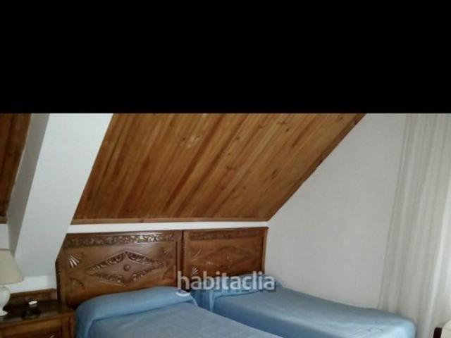 Chalet en venta en Cabrillanes. Chalet con jardín y frutales. Chalets.