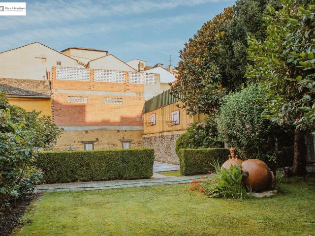 Chalet en venta en Cacabelos. FINCA EN CACABELOS. Chalets.