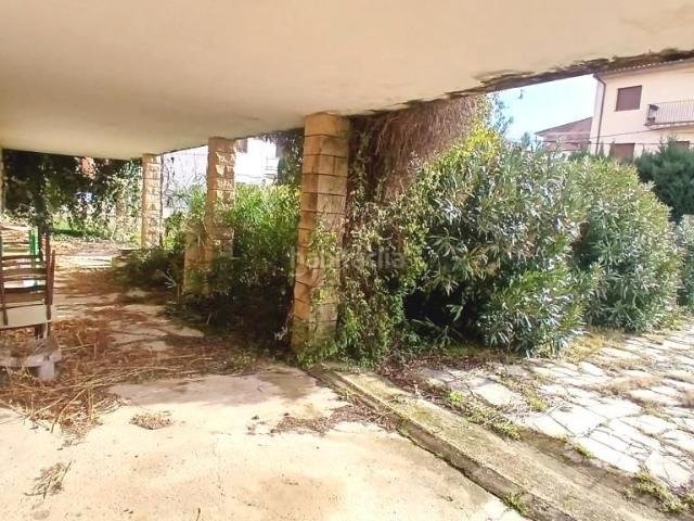 Chalet en venta en Calaceite. Calaceite Chalet con jardín. Chalets.