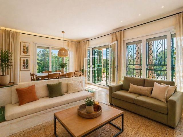 Chalet en venta en Calafell, Bellamar Costa Dorada. Casa esquinera independiente con dos viviendas en venta en Mas Mel, Calafell. Chalets.