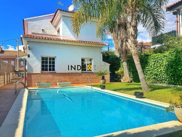 Chalet en venta en ronda Sant Miquel de Segur, Calafell, de 175 m² 4 habitaciones por 420.000