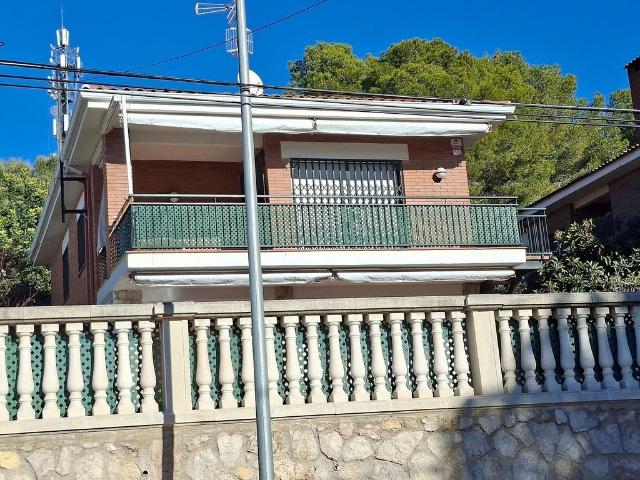 Chalet en venta en calle Girona, Calafell, de 218 m² 4 habitaciones por 345.000