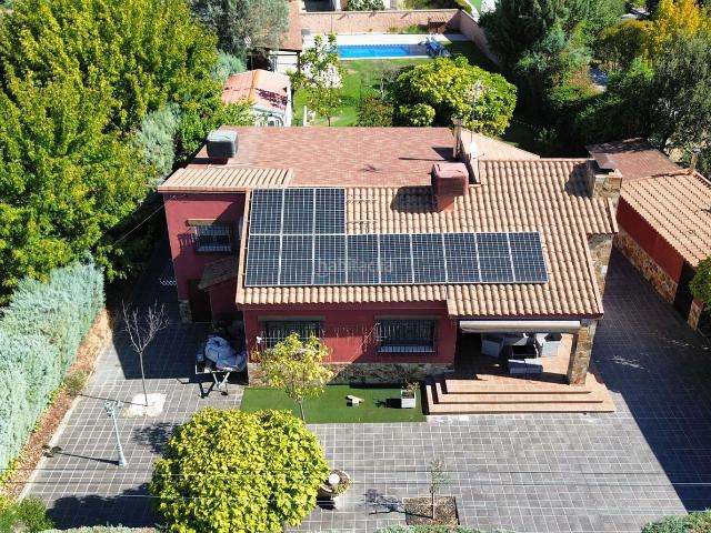 Chalet en venta en Calalberche. CORBALAN INMOBILIARIA Agencia origen de la Urbanización Calalberche VENDE, Chalet en parcela de 1548 m2, situado en la zona llana. Chalets.