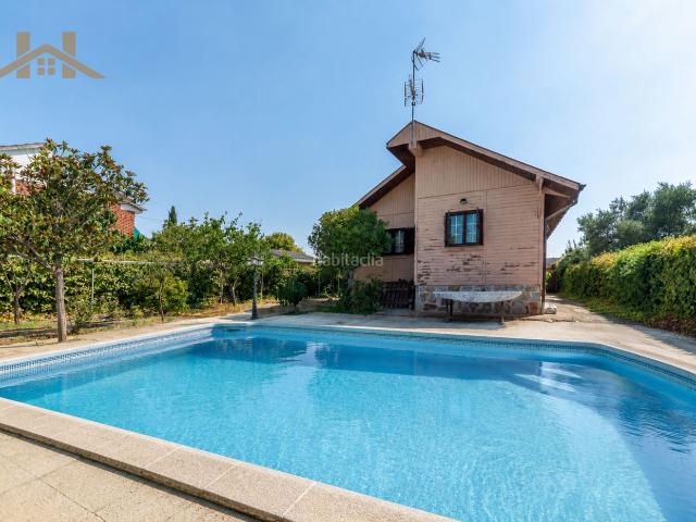 Chalet en venta en Calalberche. Casa o chalet independiente en venta en Calalberche. Chalets.
