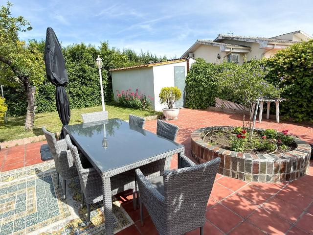 Chalet en venta en Calalberche. CORBALAN INMOBILIARIA Agencia origen de la Urbanización Calalberche VENDE, Chalet en parcela de 617 m2, situado en la zona alta. Chalets.