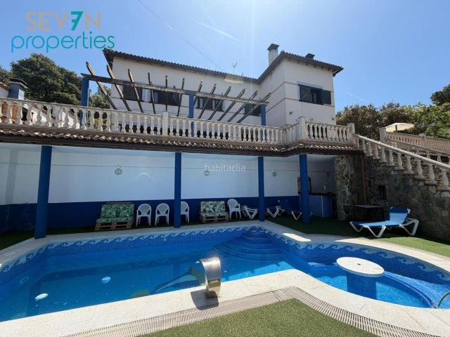 Chalet en venta en Calalberche. ESPECTACULAR CHALET INDEPENDIENTE CON LICENCIA TURISTICA. 8 DORMITORIOS Y 6 BAÑOS. PISCINA. Chalets.