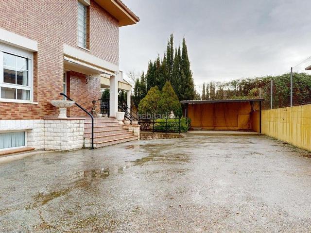 Chalet en venta en Calatayud, Estación San Antonio. Excelente Chalet en urbanización privada en zona privilegiada. Chalets.