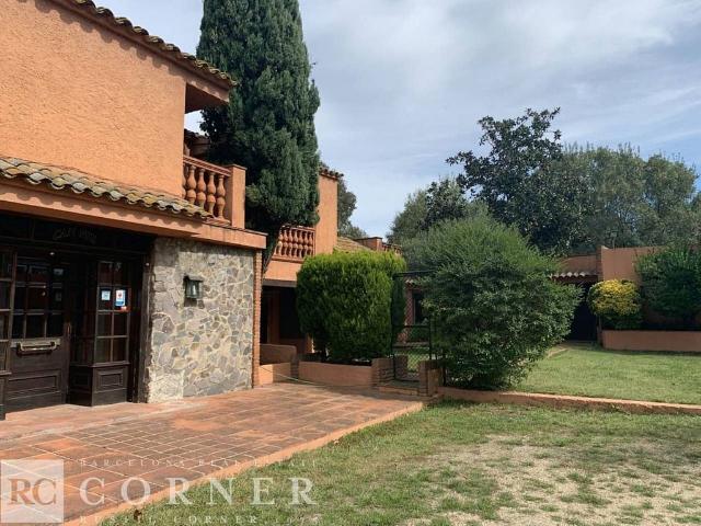 Chalet en venta en calle Giv, Caldes de Malavella, de 810 m² 9 habitaciones por 550.000