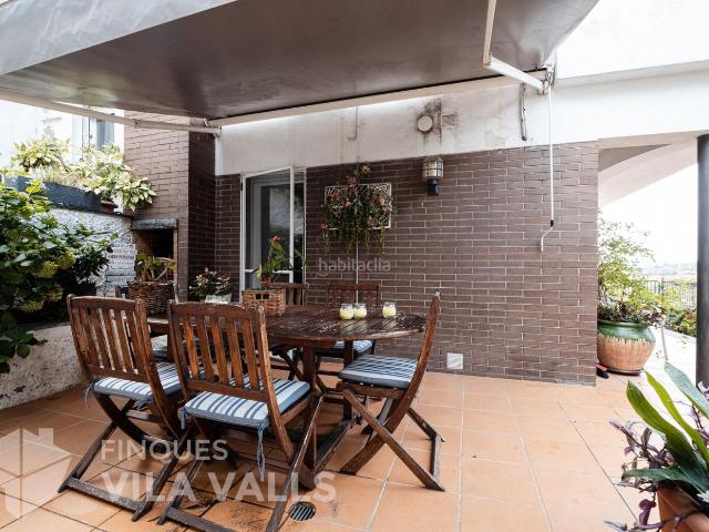 Chalet en venta en Caldes de Montbui. Casa con terraza, jardín y amplios espacios. Chalets Caldes de.