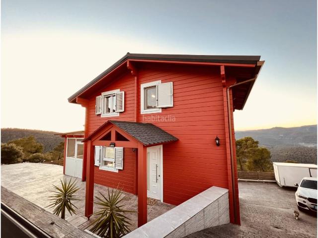 Chalet en venta en Caldes de Montbui. Espectacular casa de madera completamente reformada en la urbanización El Farell, Caldes de Montbui. Chalets Caldes de.