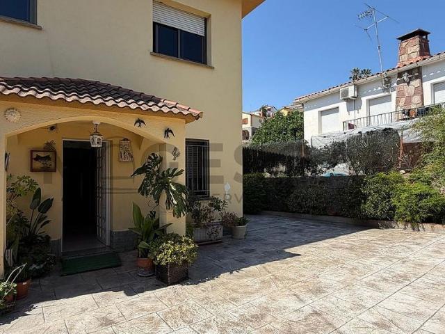 Chalet en venta en calle Eugeni D'ors, Caldes de Montbui, de 150 m² 6 habitaciones por 405.000